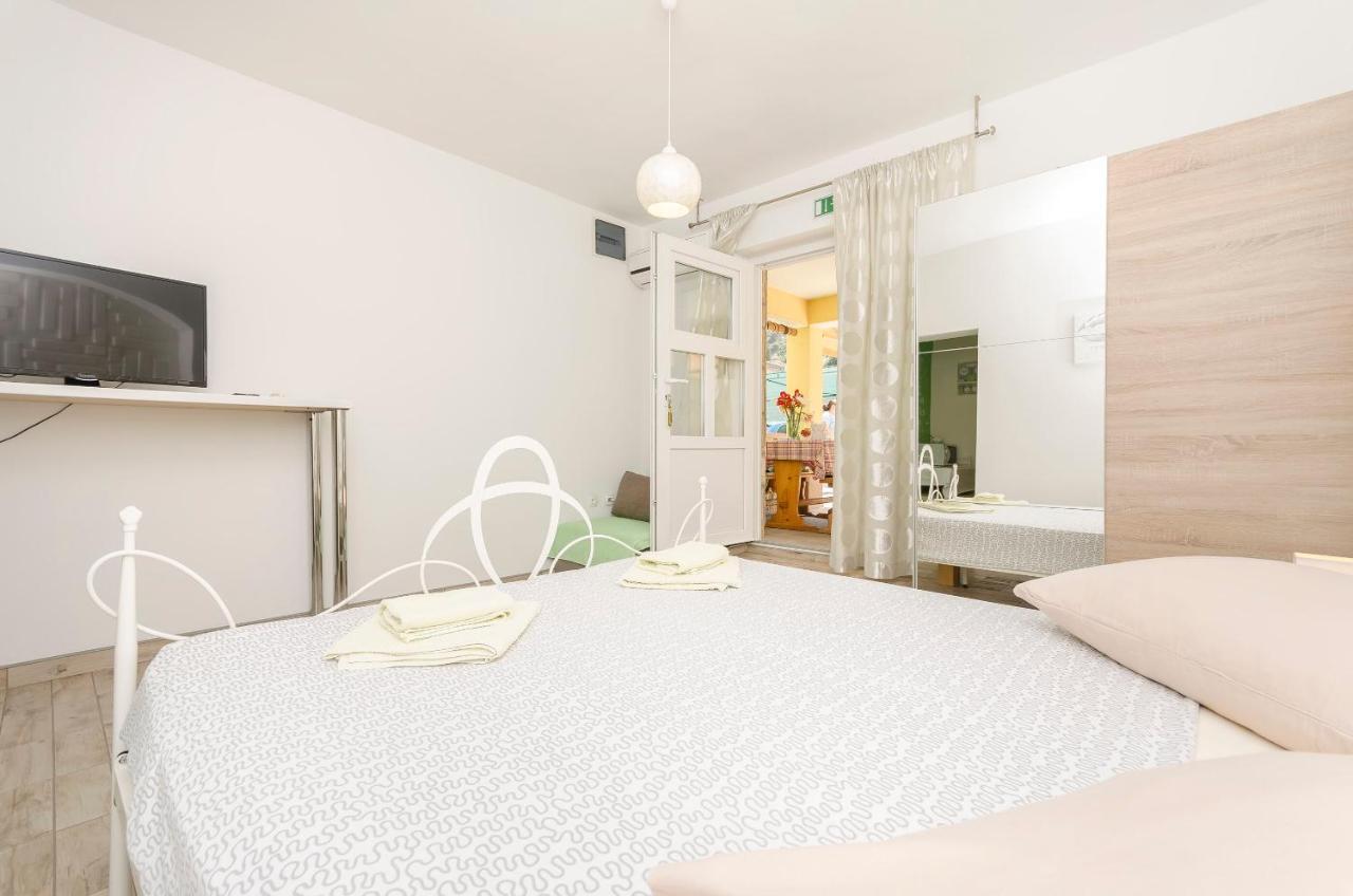 Apartments And Room Take It Easy Tribalj Eksteriør billede